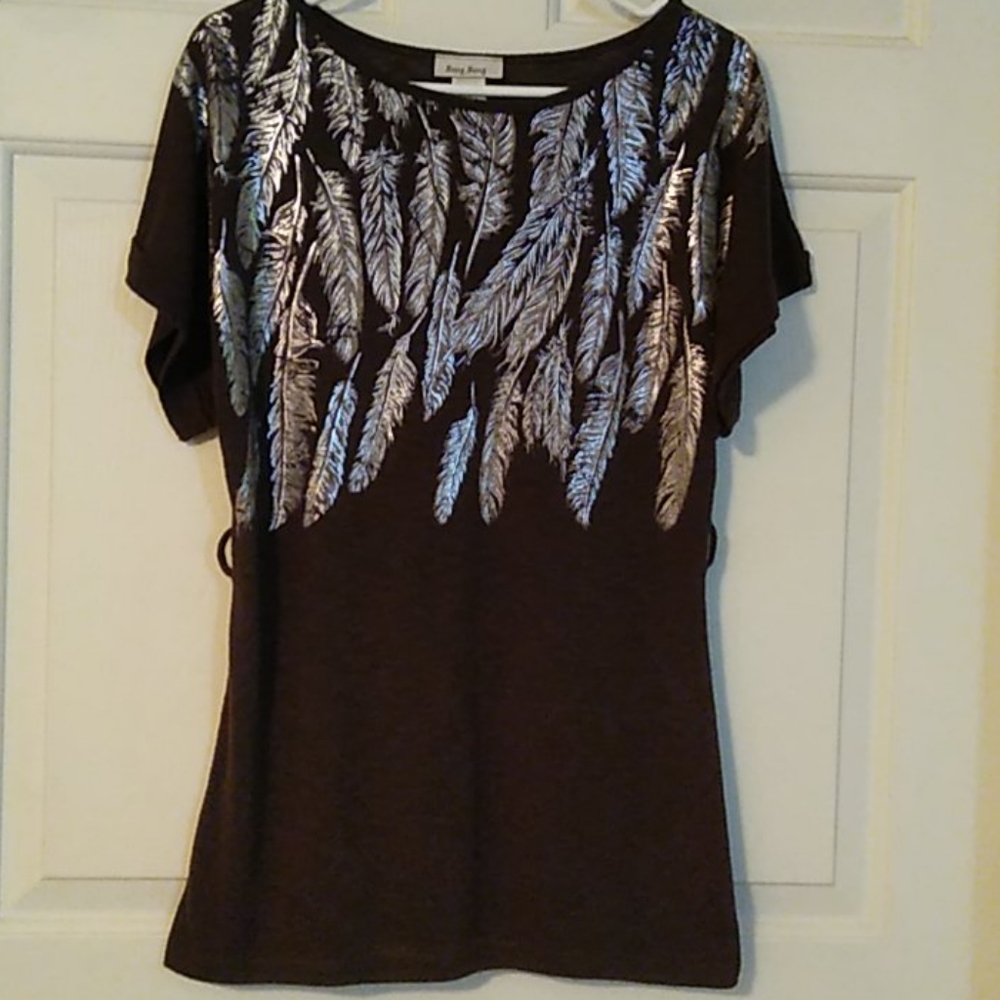 Brown short sleeve sweater w silver feathers